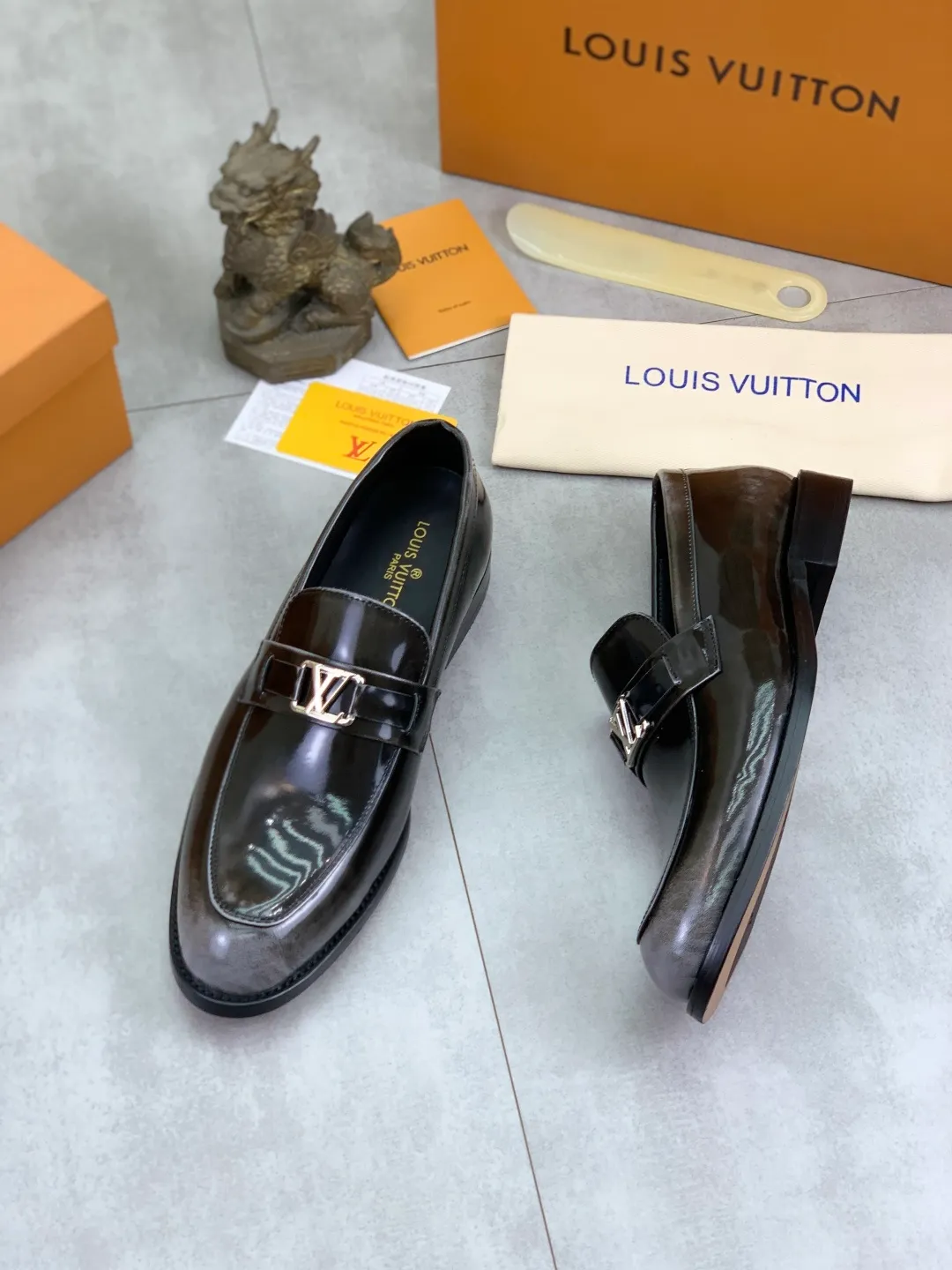 Men's shoes 💰P460💰[New model] Water-dyed cow lining 🆘 LV Louis Vuitton business leather shoes, made of original imported Italian 🇮🇹 calfskin, full cowhide lining, carefully handmade by professional shoemakers, the original version is specially designed for wear-resistant outsole. Standard code: 39-45 5️⃣color🉑️select